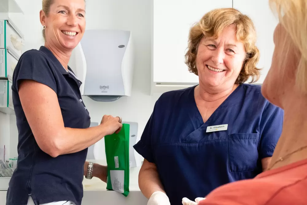 Freundliche Mitarbeiter im eigenen Labor, Gastroenterologie im Josephinum